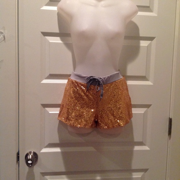 Gold sequin shorts - Picture 2 of 4
